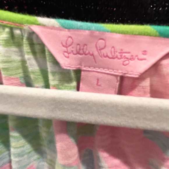 This is a beautiful Lilly Pulitzer tunic. - Picture 2 of 2